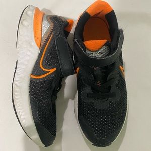 Kids Nike Renew Tennis Shoes Size 12.5